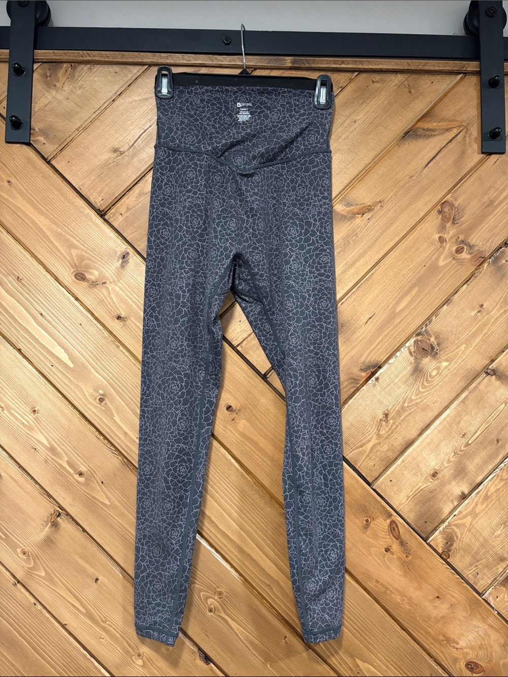 Buff Bunny Collection Cross-Over High-Waist Grey Patterned Leggings Small